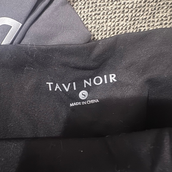 Tavi Noir women’s Pure Barre leggings 2 medium
1 small - Picture 2 of 2